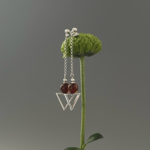 Серебряные серьги с янтарём E9187RV