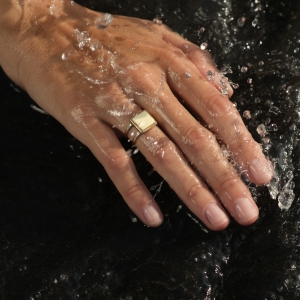 Кольцо серебряное с янтарём R9197ZM