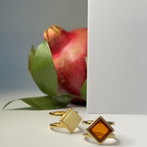 Кольцо серебряное с янтарём R9184-1ZM