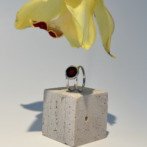 Кольцо серебряное с янтарём R9186RV Кольцо серебряное с янтарём R9186RV