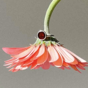 Кольцо серебряное с янтарём R9185RV