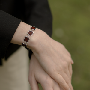 Браслет серебряный с янтарём W9200RV