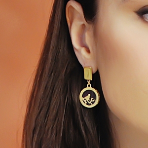 Серебряные серьги с янтарём E9009-1ZO Серебряные серьги с янтарём E9009-1ZO