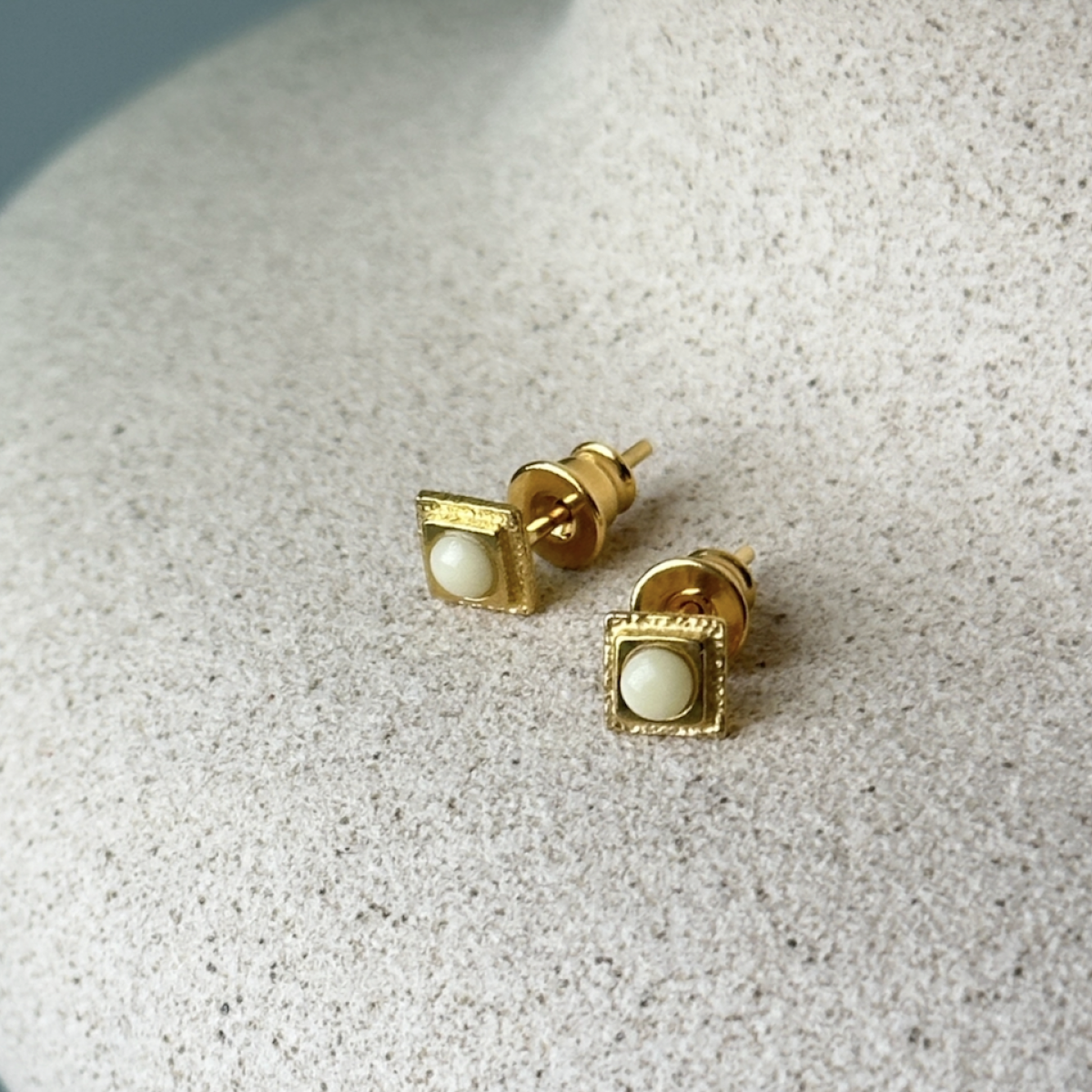 Серебряные серьги с янтарём E22043ZM