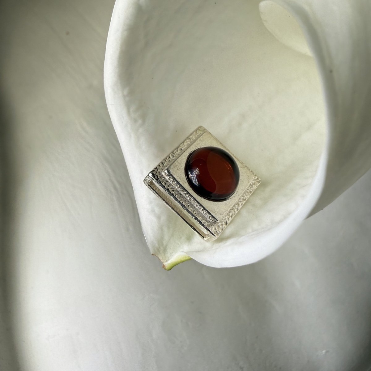 Кулон серебряный с янтарём P20043RV