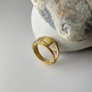 Кольцо серебряное с янтарём R21049ZM