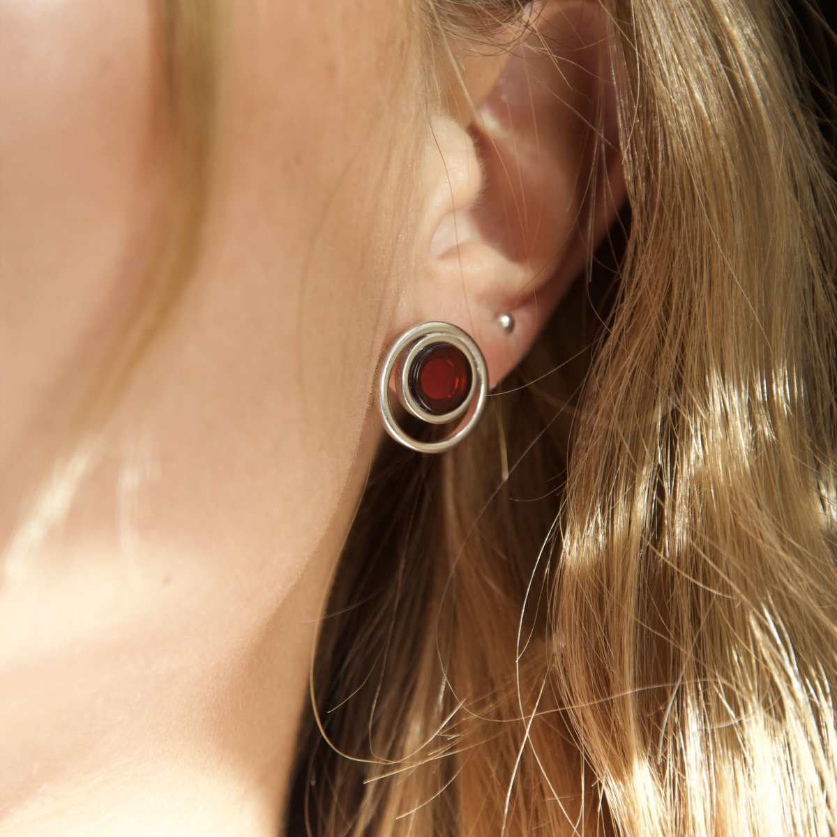 Серебряные серьги с янтарём E9171SV