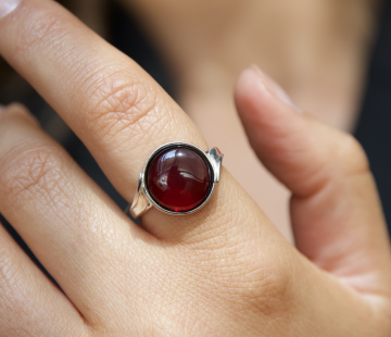 Кольцо серебряное с янтарём R9222SV