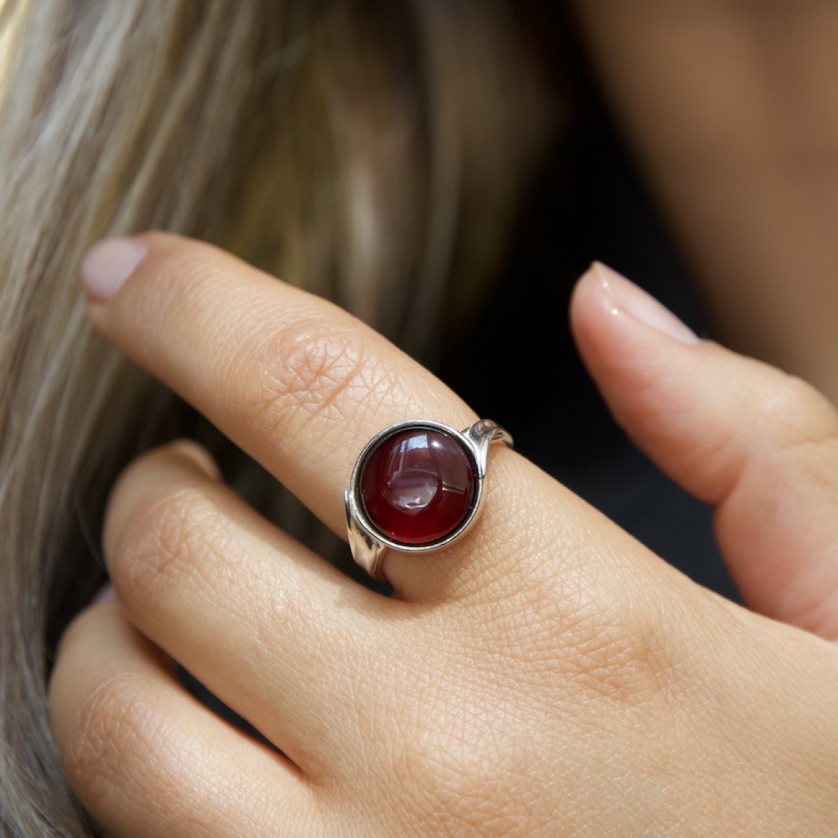 Кольцо серебряное с янтарём R9222SV