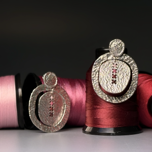 Silver earrings with amber E5044R018