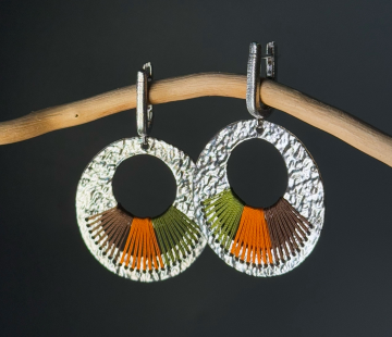 Silver earrings with amber E5041R008