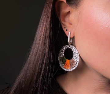 Silver earrings with amber E5041R008
