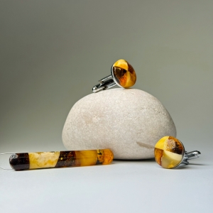 Запонки и зажим для галстука с натуральным янтарем Запонки и зажим для галстука с натуральным янтарем