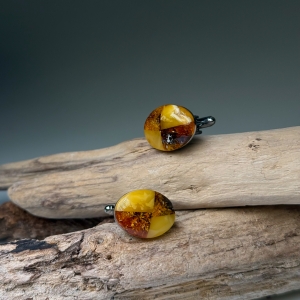 Запонки и зажим для галстука с натуральным янтарем Запонки и зажим для галстука с натуральным янтарем