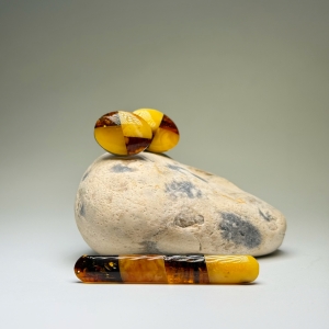 Запонки и зажим для галстука с натуральным янтарем Запонки и зажим для галстука с натуральным янтарем