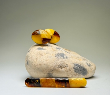 Набор: запонки и зажим для галстука с натуральным янтарем