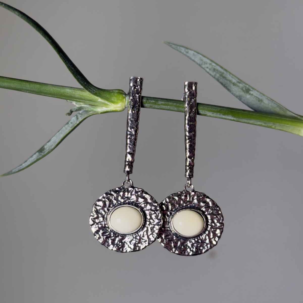 Серебряные серьги с янтарем Е30004CM