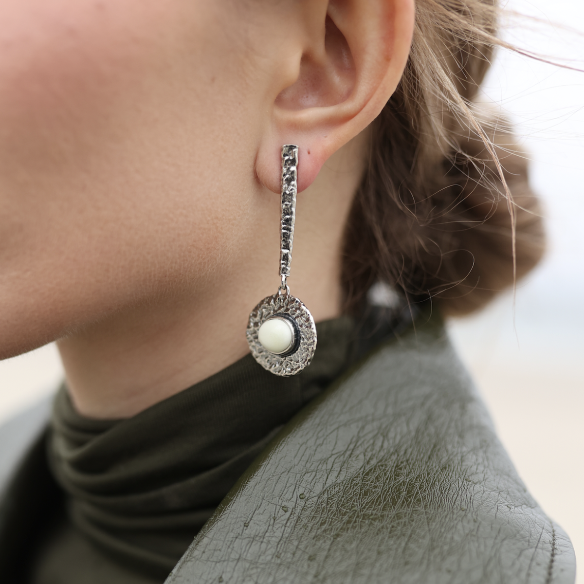 Серебряные серьги с янтарем Е30004CM