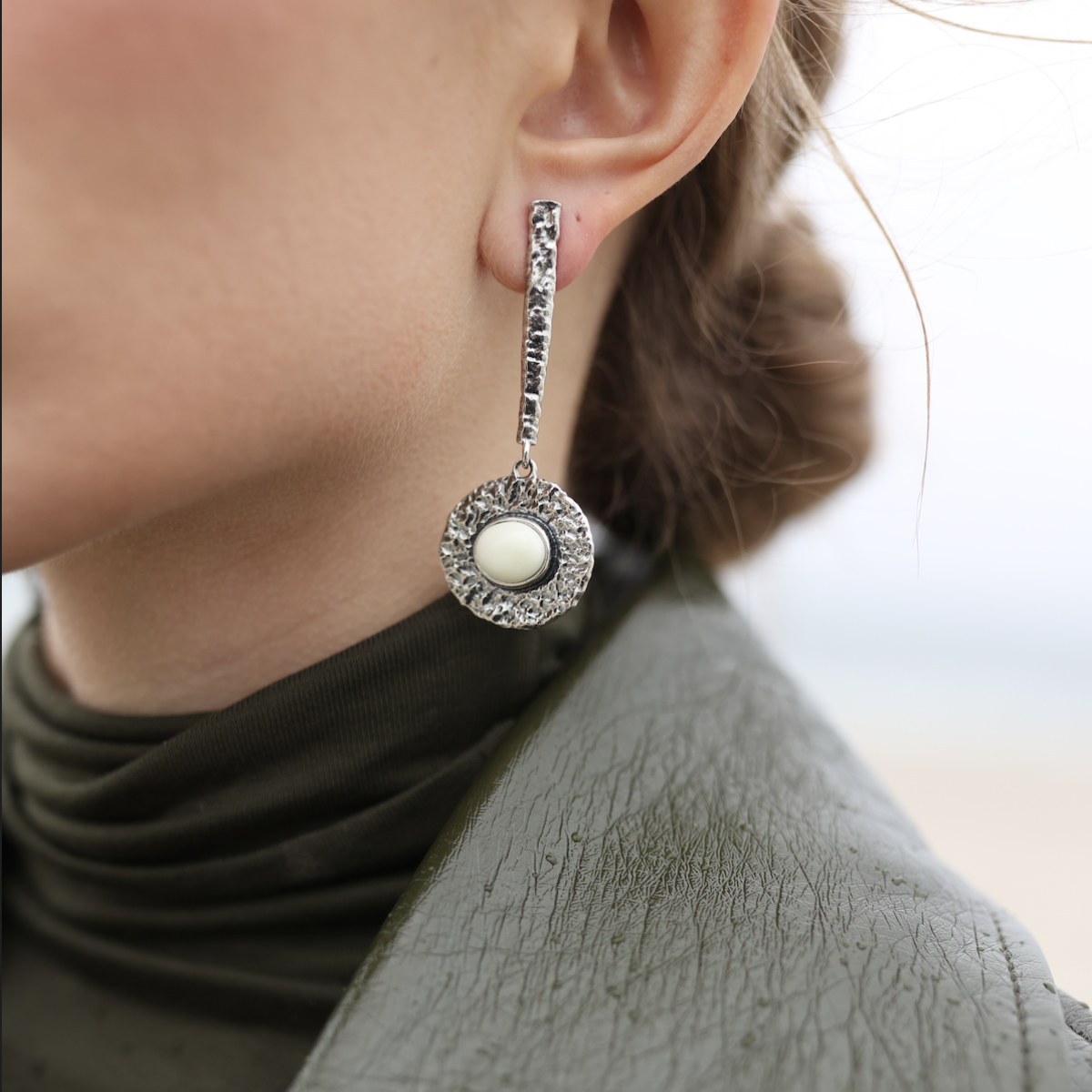 Серебряные серьги с янтарем Е30004CM