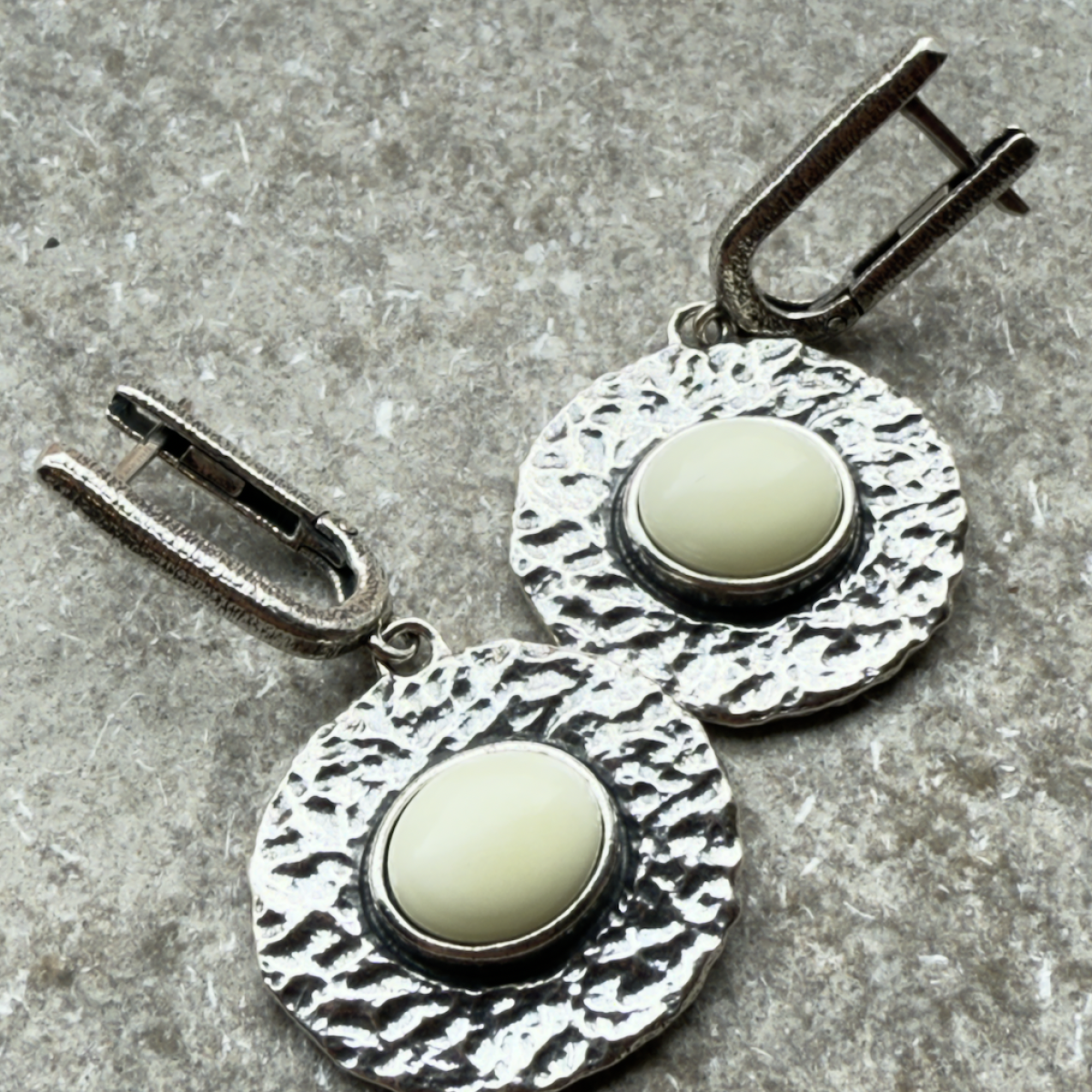 Серебряные серьги с янтарем Е32004CM