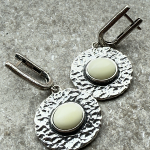 Серебряные серьги с янтарем Е32004CM