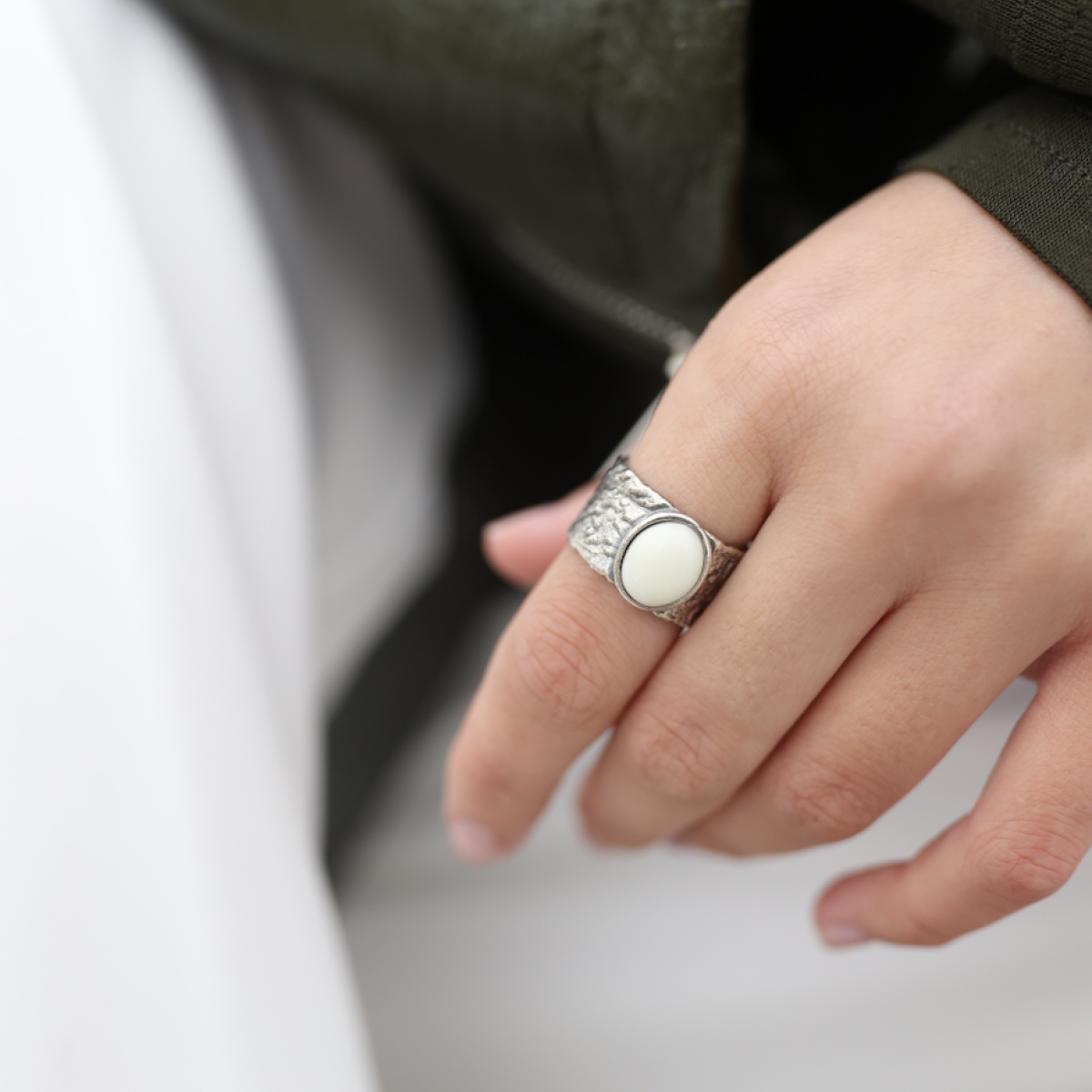 Серебряное кольцо с янтарем R30004CM