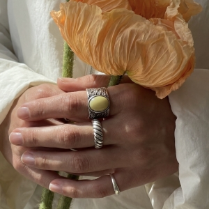 Серебряное кольцо с янтарем R30004CM