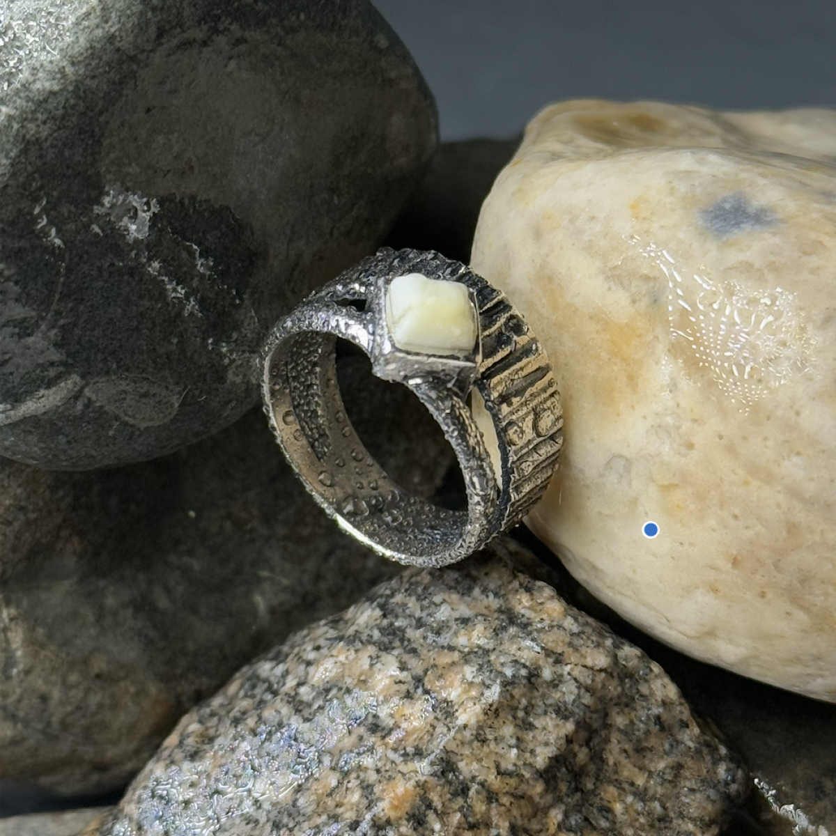 Silver ring with amber R30004CM