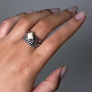 Серебряное кольцо с янтарем R30002CM