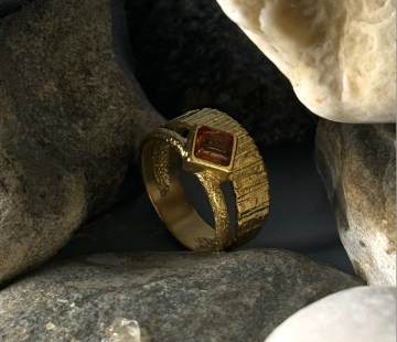Серебряное кольцо с янтарем R30002ZK Серебряное кольцо с янтарем R30002ZK