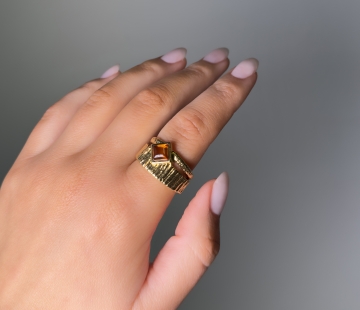 Серебряное кольцо с янтарем R30002ZK Серебряное кольцо с янтарем R30002ZK