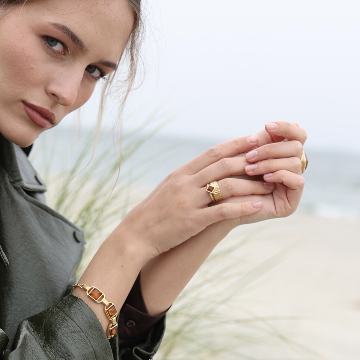Серебряное кольцо с янтарем R30002ZK Серебряное кольцо с янтарем R30002ZK