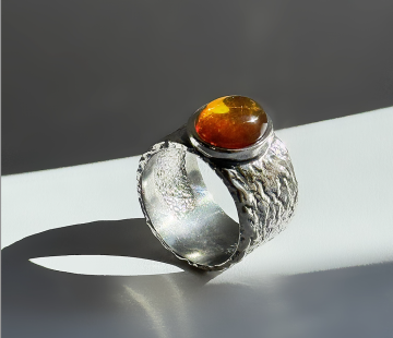 Silver ring with amber R30004CК
