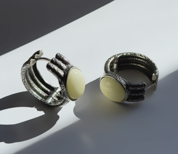 Silver earrings with amber Е30012СM Silver earrings with amber Е30012СM