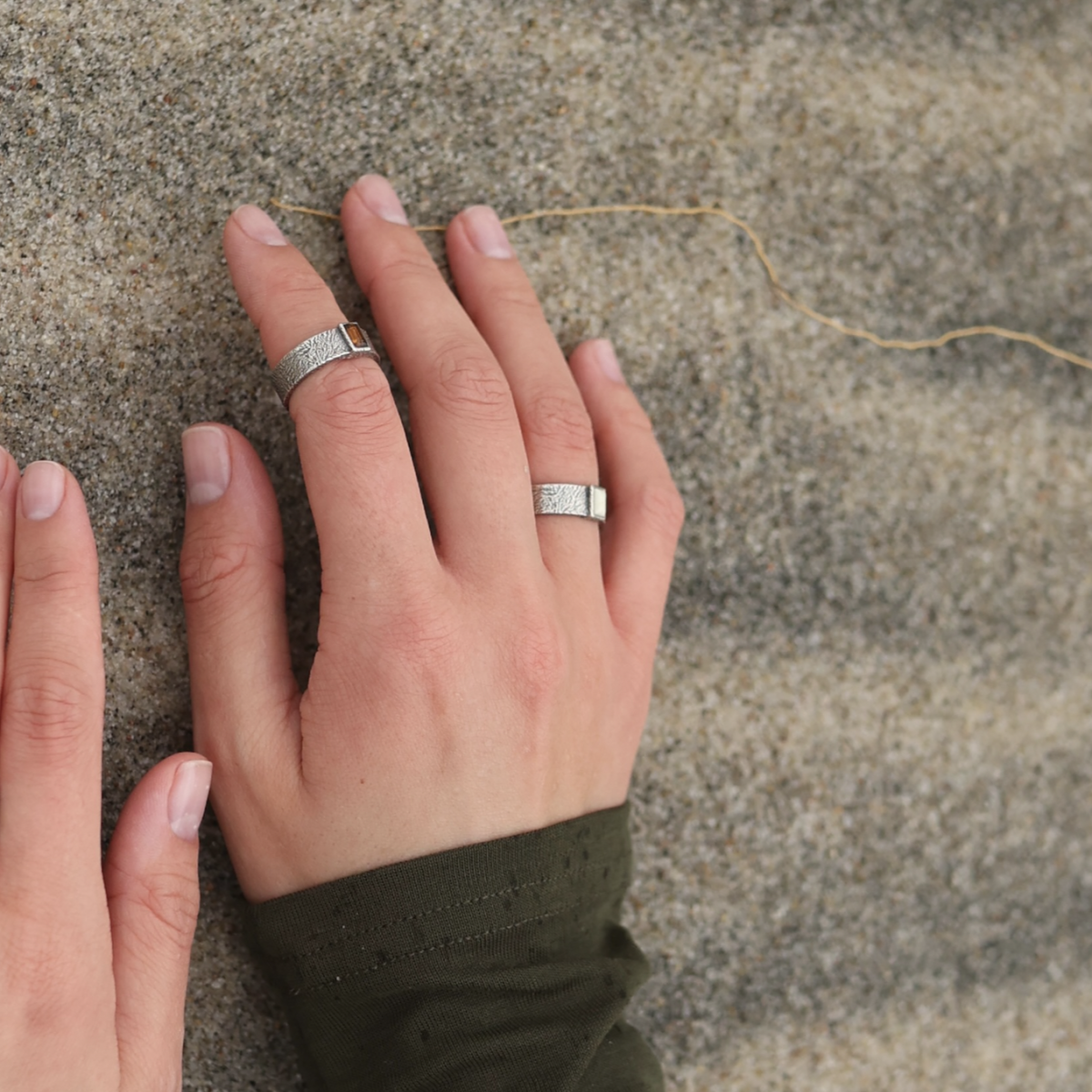 Серебряное кольцо с янтарем R30010СМ