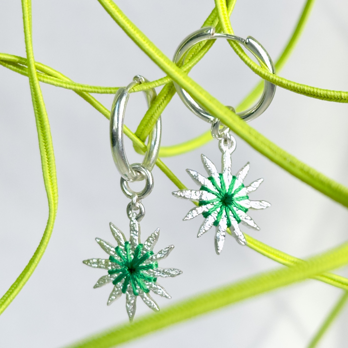 Silver earrings with amber E5042S003