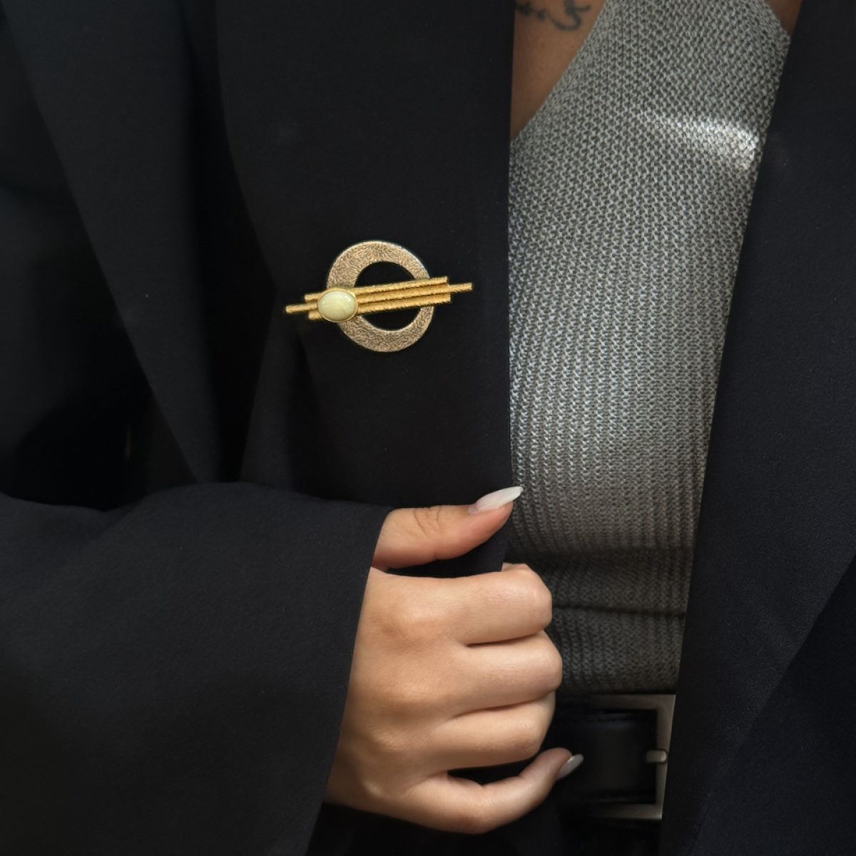 Silver brooch with natural amber B30012FM