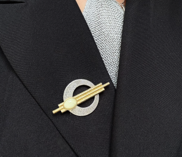 Silver brooch with natural amber B30012FM