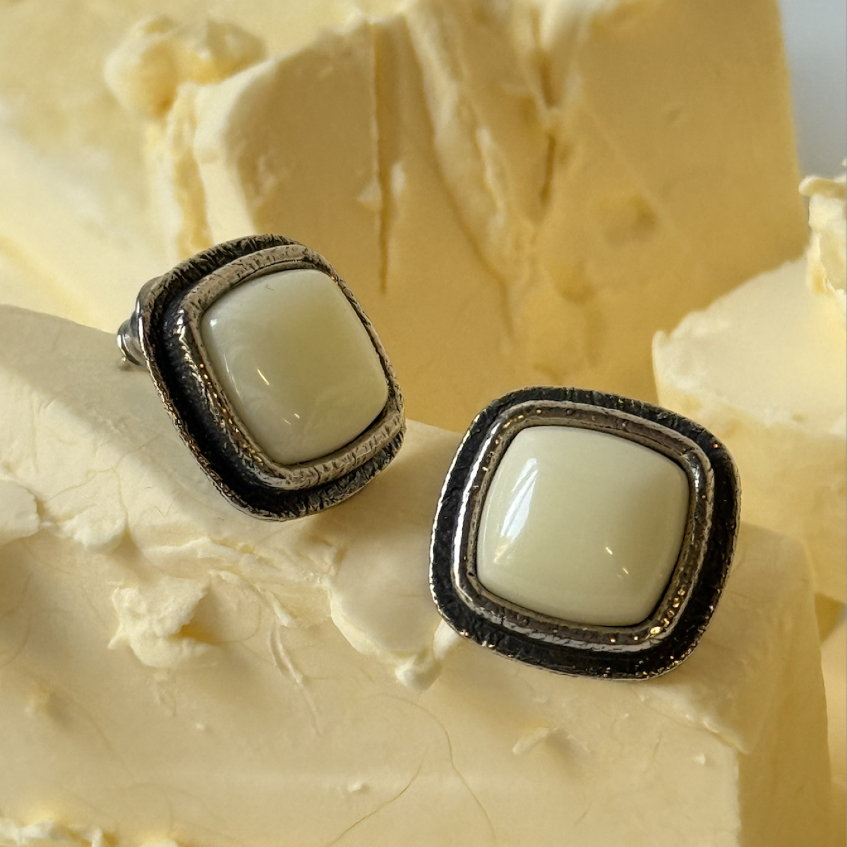 Silver earrings with amber Е30013СM