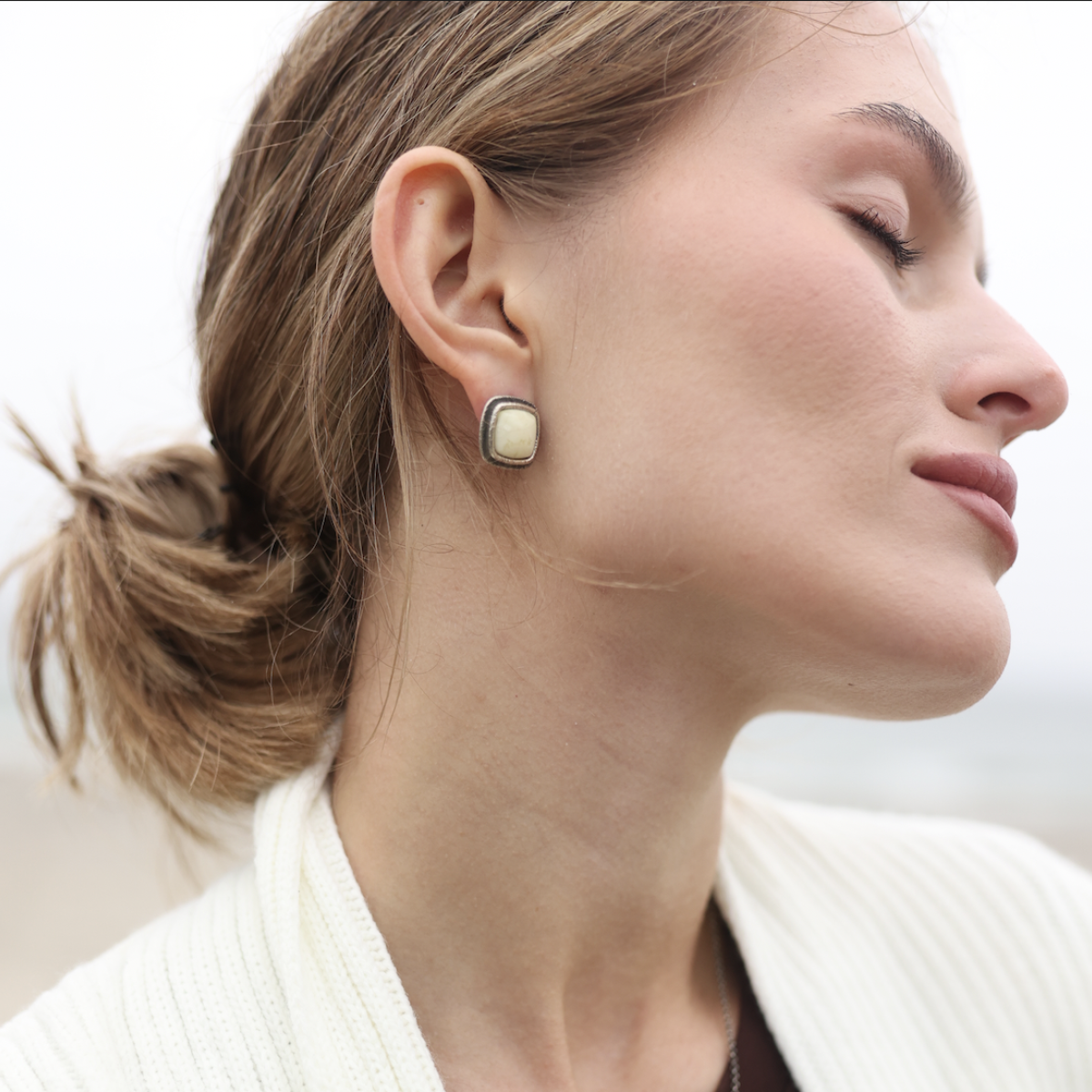 Silver earrings with amber Е30013СM