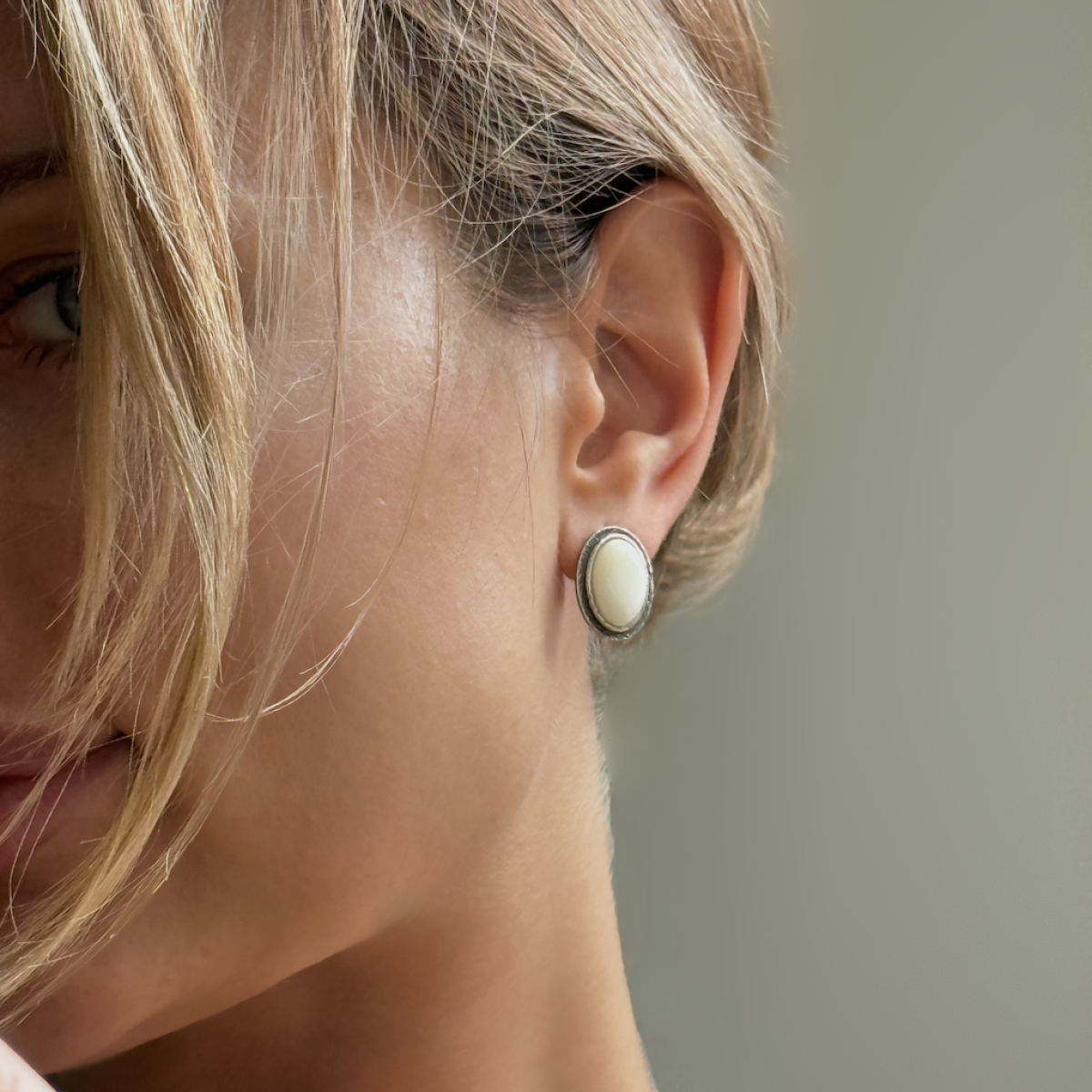 Silver earrings with amber E31022CM