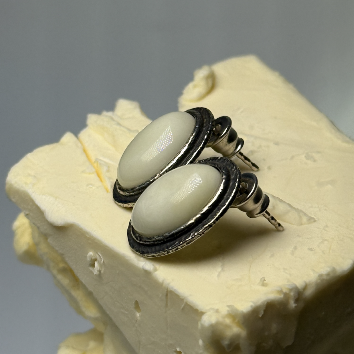 Silver earrings with amber E31022CM