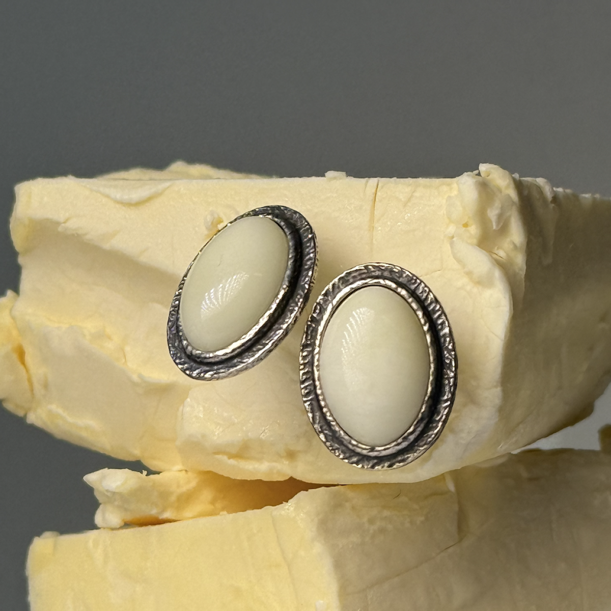 Silver earrings with amber E31022CM