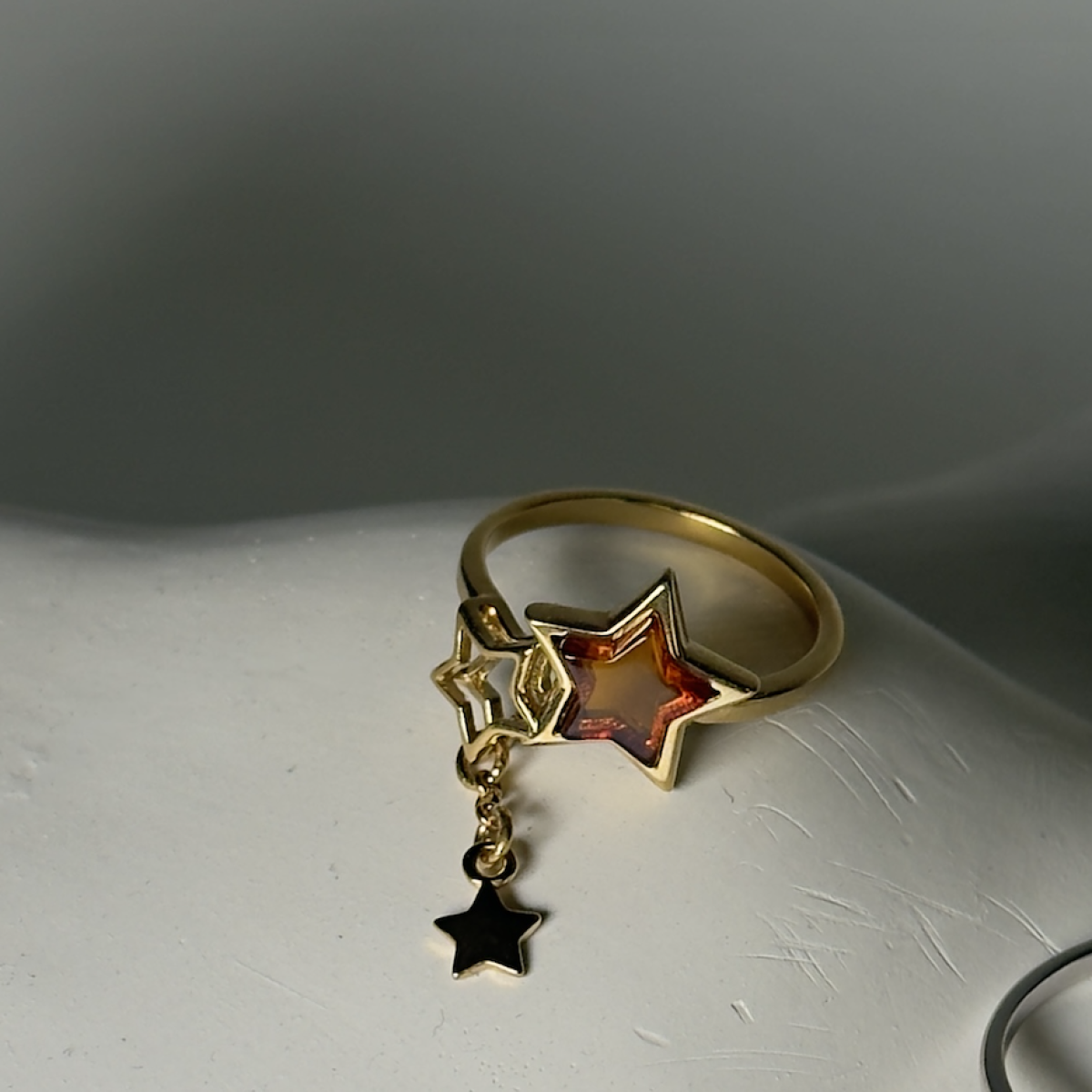 Silver ring with amber R11010-2ZK