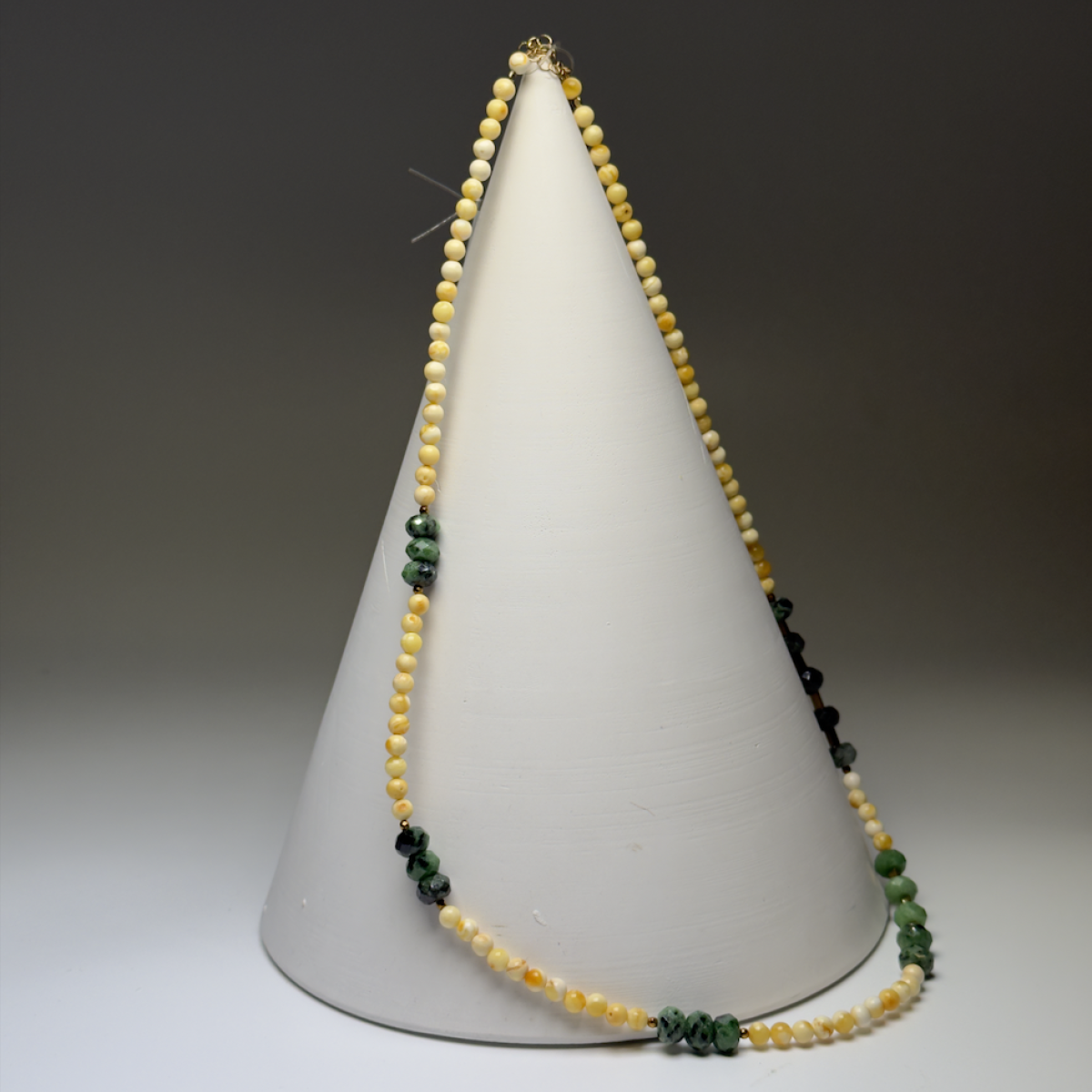 Silver necklace with amber SSBE10080