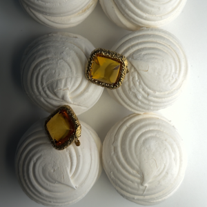 Серебряные серьги с янтарем E30011ZK