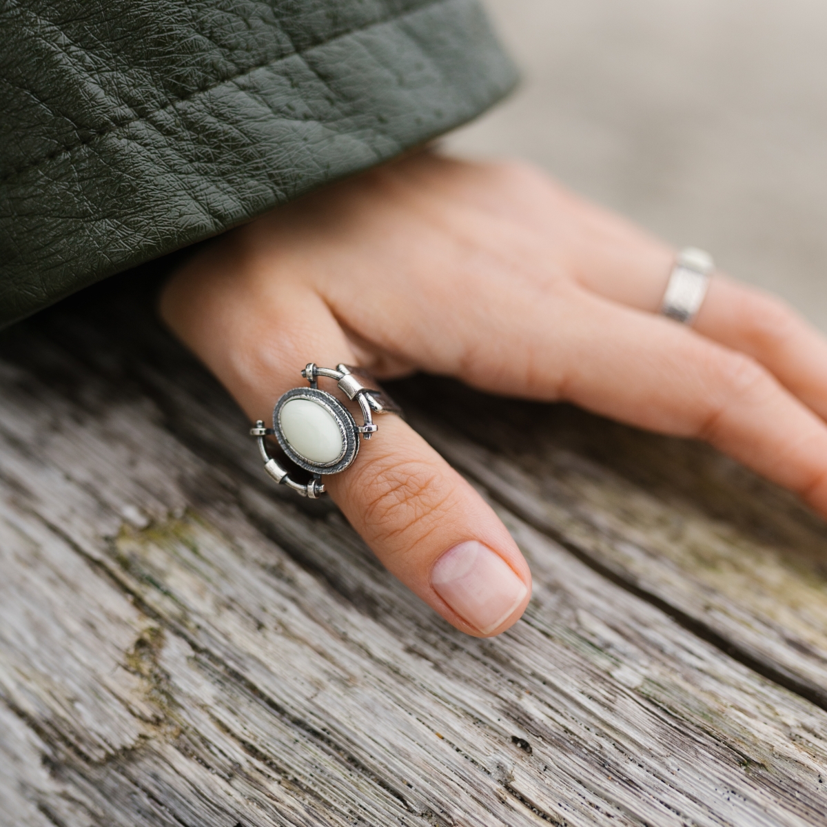 Silver ring with amber R30031CM