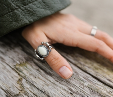 Silver ring with amber R30031CM