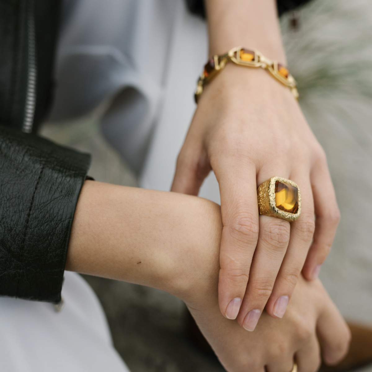 Silver ring with amber R30011ZK