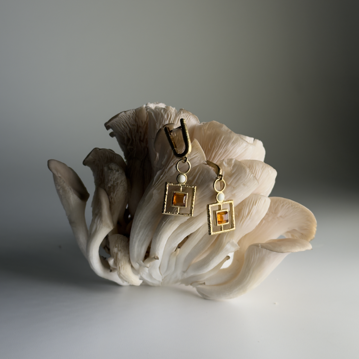 Silver earrings with amber Е30002ZO